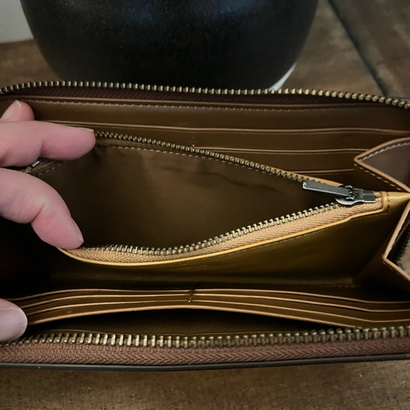 Coach Accordian Wallet - Picture 7 of 10